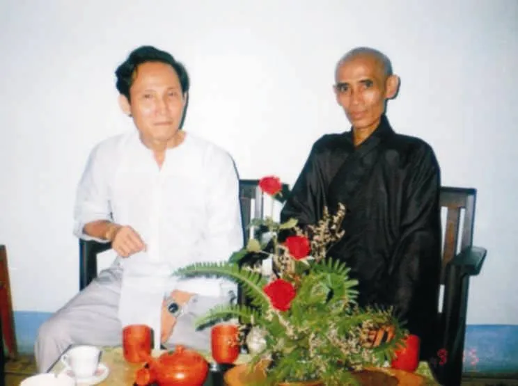 Hòa thượng Thích Tuệ Sỹ đàm đạo cùng thân hữu